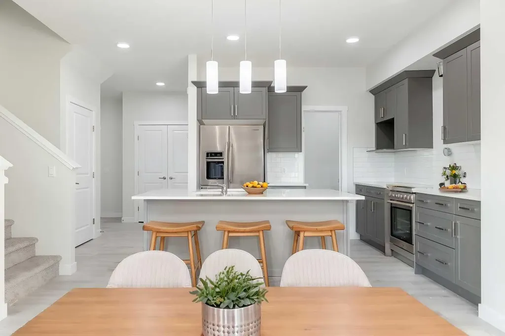 385 Sora Park SE Calgary AB T3S 0L6