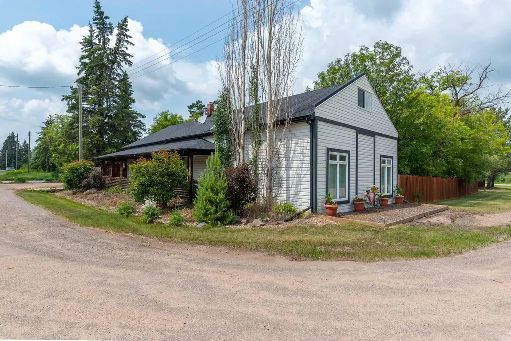 5010 50 Avenue Streamstown AB T0B 4G0