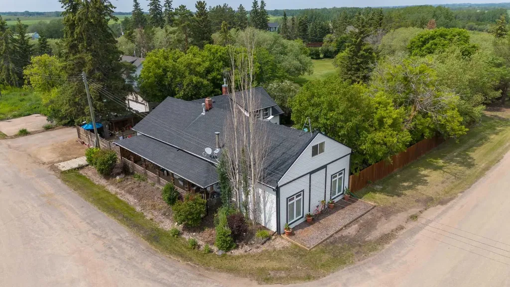 5010 50 Avenue Streamstown AB T0B 4G0
