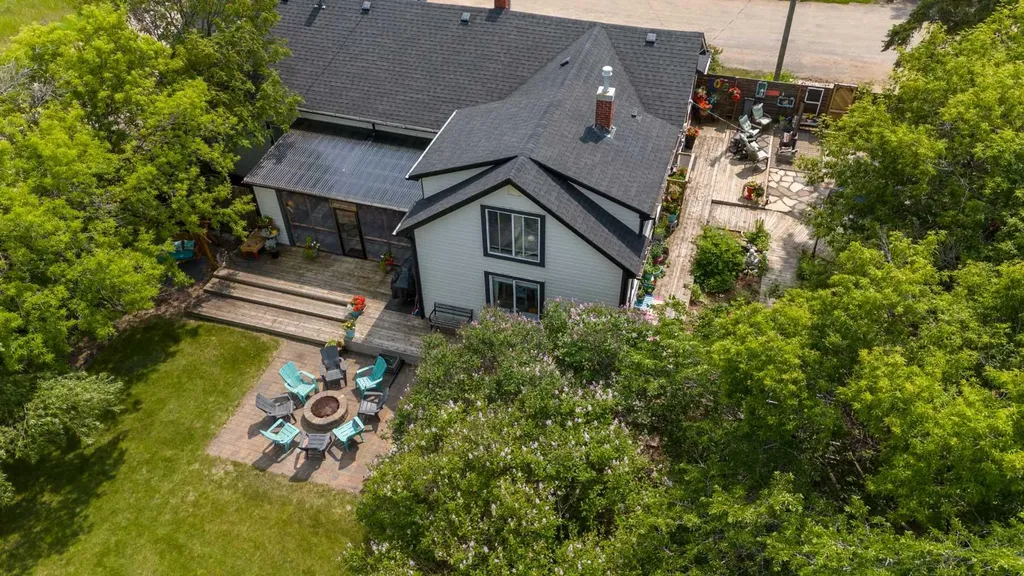5010 50 Avenue Streamstown AB T0B 4G0