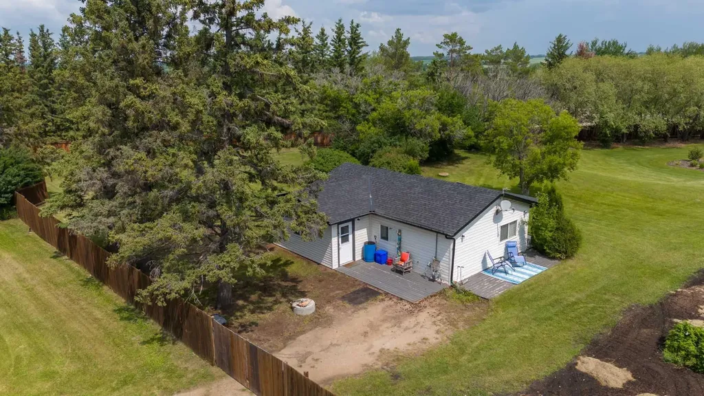 5010 50 Avenue Streamstown AB T0B 4G0