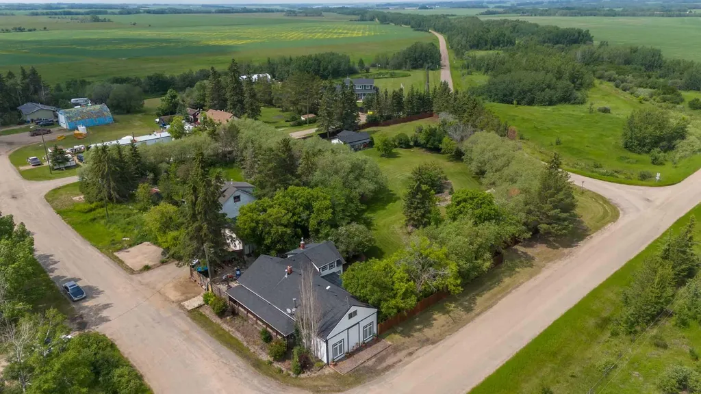 5010 50 Avenue Streamstown AB T0B 4G0