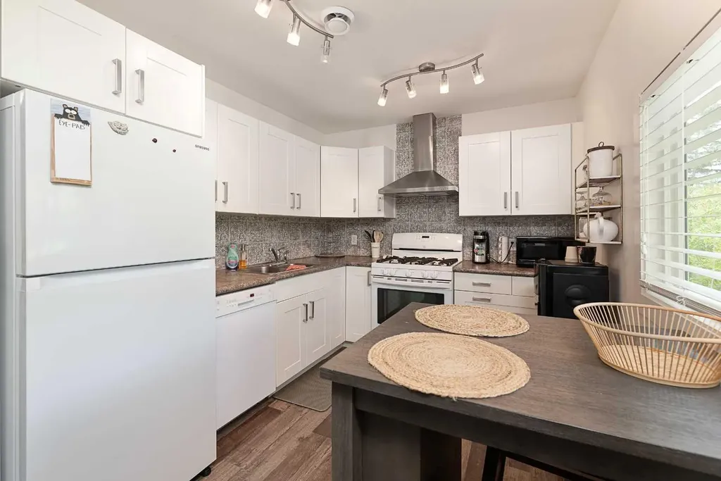 5010 50 Avenue Streamstown AB T0B 4G0