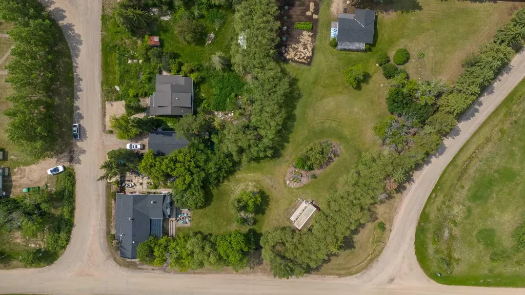 5010 50 Avenue Streamstown AB T0B 4G0
