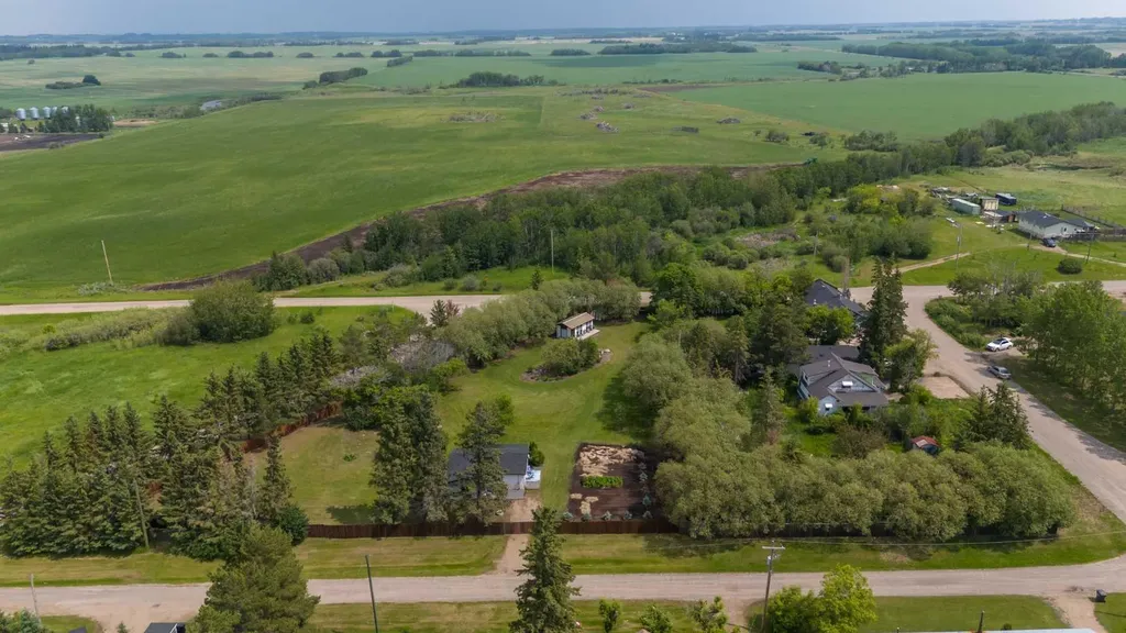 5010 50 Avenue Streamstown AB T0B 4G0