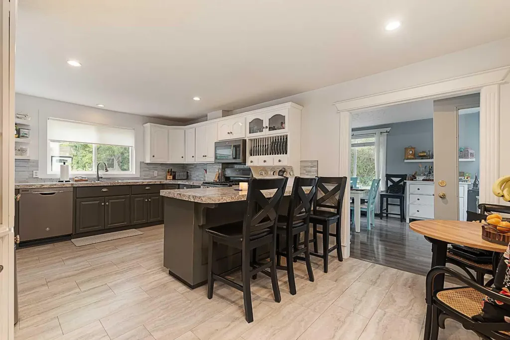 5010 50 Avenue Streamstown AB T0B 4G0