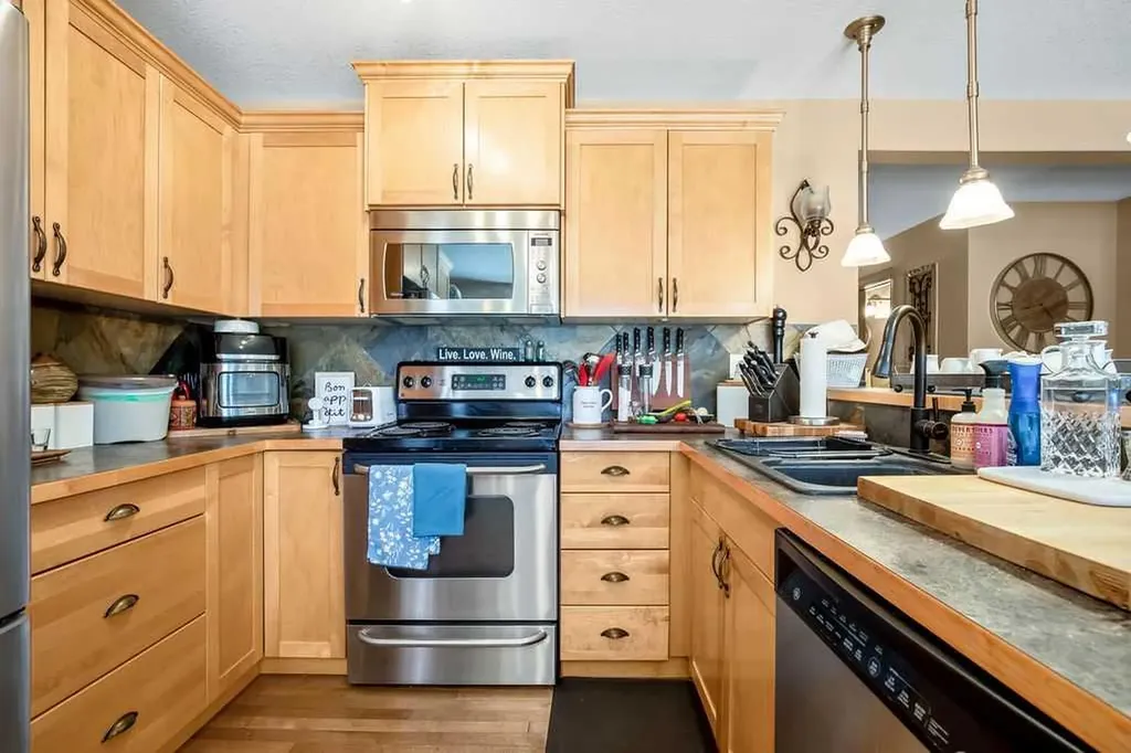 49 Spring Meadows Bay Okotoks AB T1S2G8