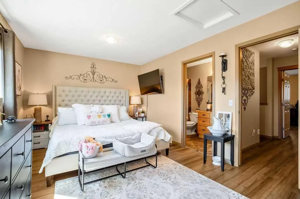49 Spring Meadows Bay Okotoks AB T1S2G8