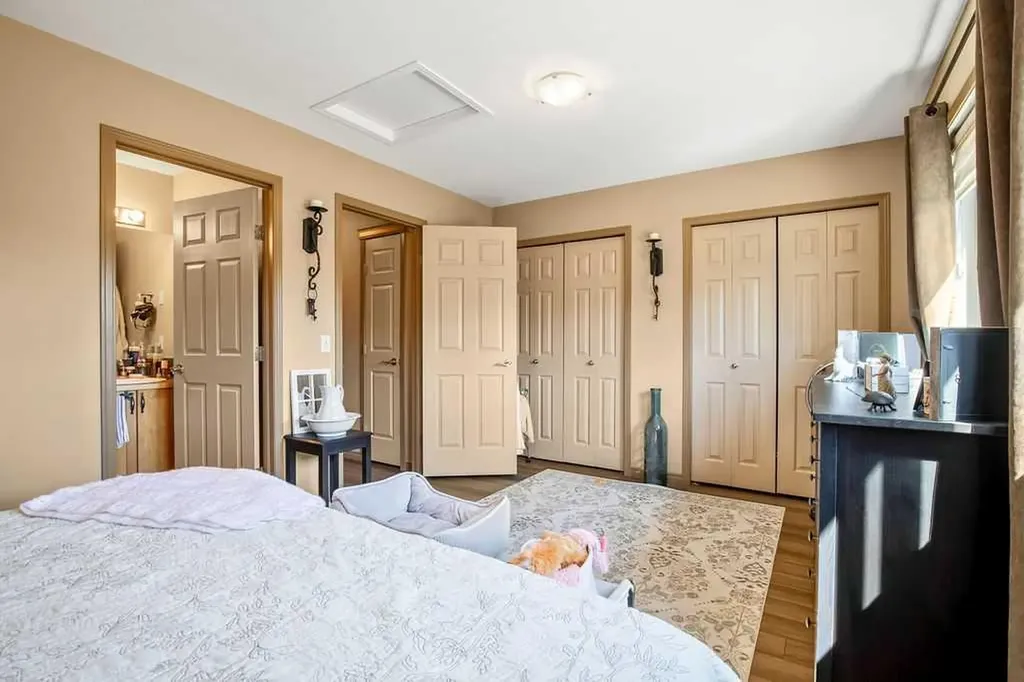 49 Spring Meadows Bay Okotoks AB T1S2G8