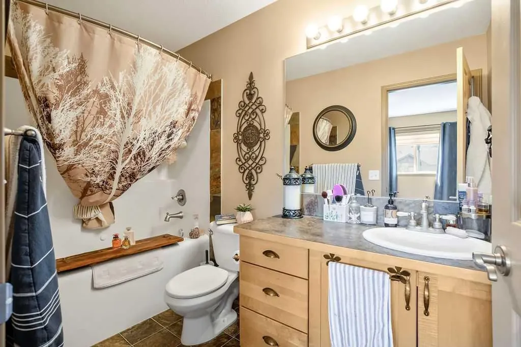 49 Spring Meadows Bay Okotoks AB T1S2G8