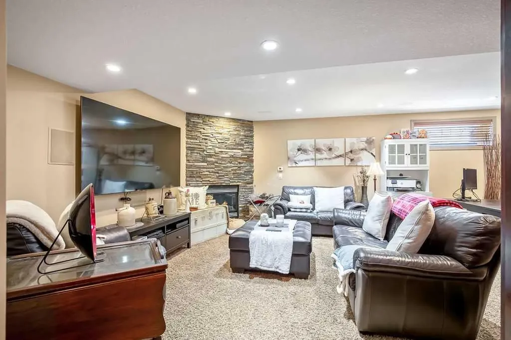 49 Spring Meadows Bay Okotoks AB T1S2G8
