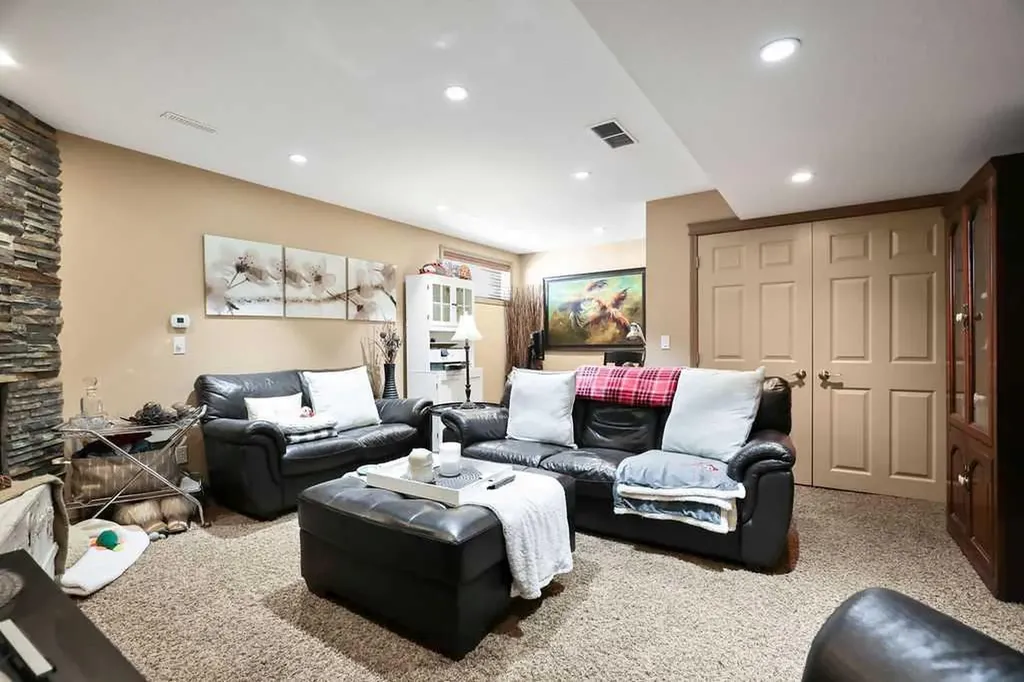49 Spring Meadows Bay Okotoks AB T1S2G8