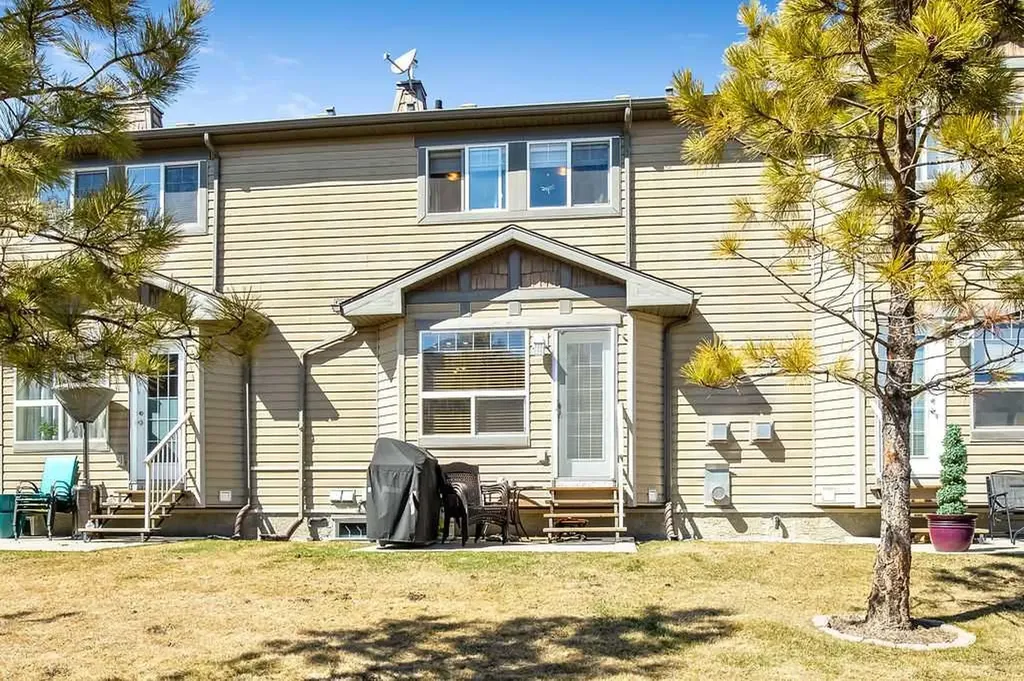 49 Spring Meadows Bay Okotoks AB T1S2G8