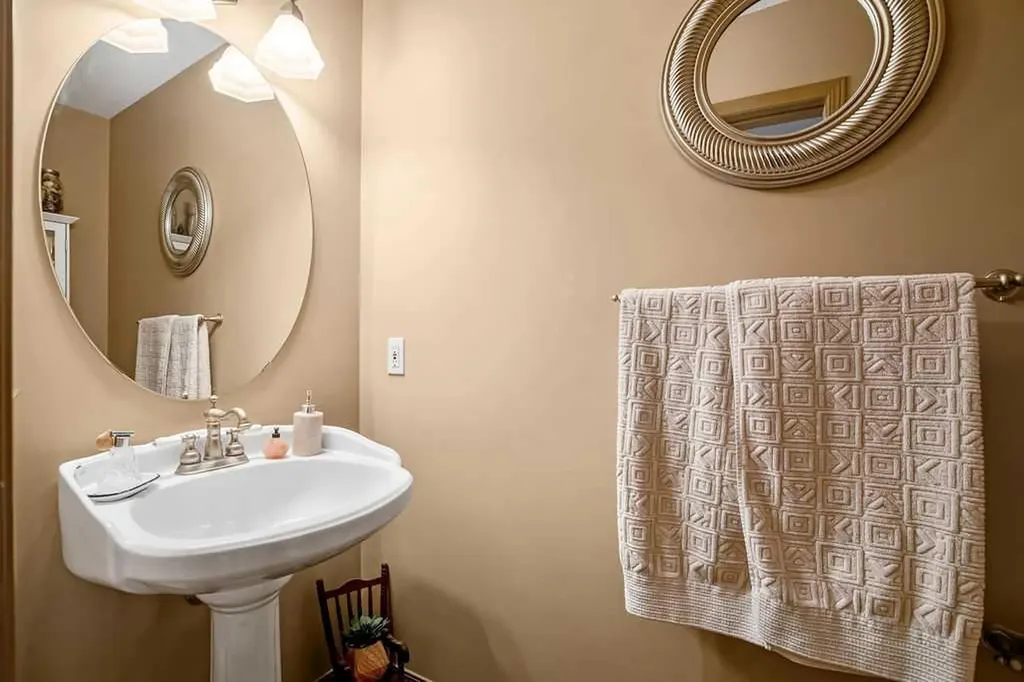 49 Spring Meadows Bay Okotoks AB T1S2G8