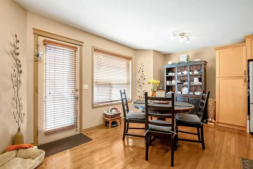 49 Spring Meadows Bay Okotoks AB T1S2G8