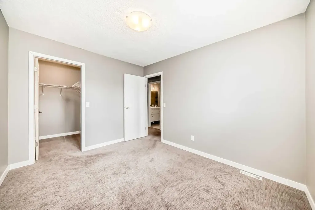 3015 51 Street SW Calgary AB T3E 6N5