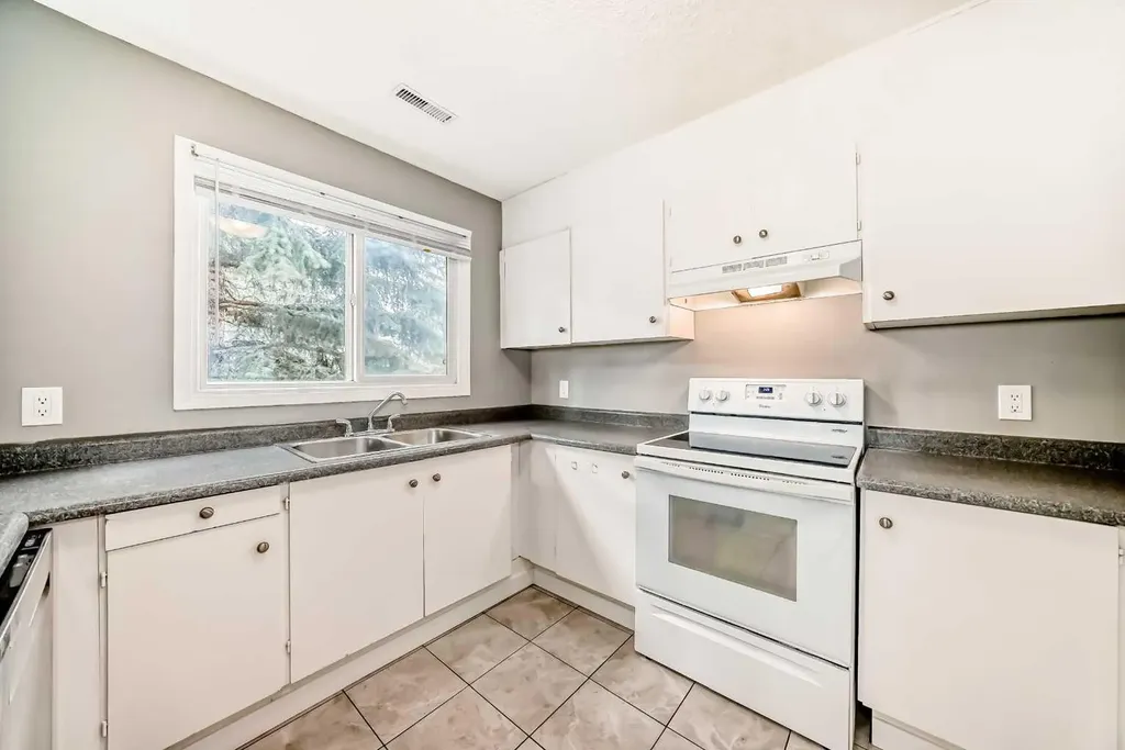 3015 51 Street SW Calgary AB T3E 6N5