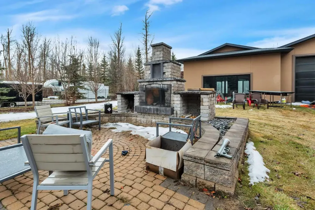 310 Jarvis Glen Way Jarvis Bay AB T4S 1R8