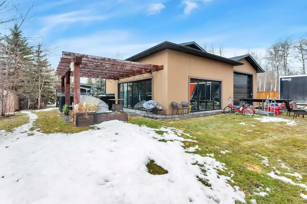 310 Jarvis Glen Way Jarvis Bay AB T4S 1R8