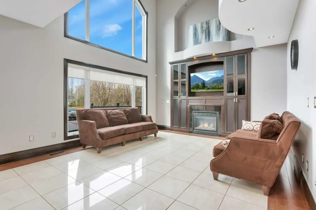 310 Jarvis Glen Way Jarvis Bay AB T4S 1R8