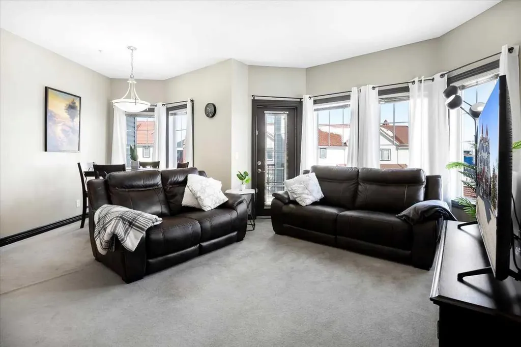 30 Royal Oak Plaza NW Calgary AB T3G 0C1