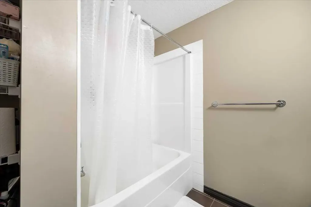 30 Royal Oak Plaza NW Calgary AB T3G 0C1