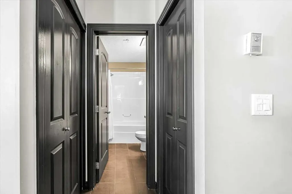 30 Royal Oak Plaza NW Calgary AB T3G 0C1