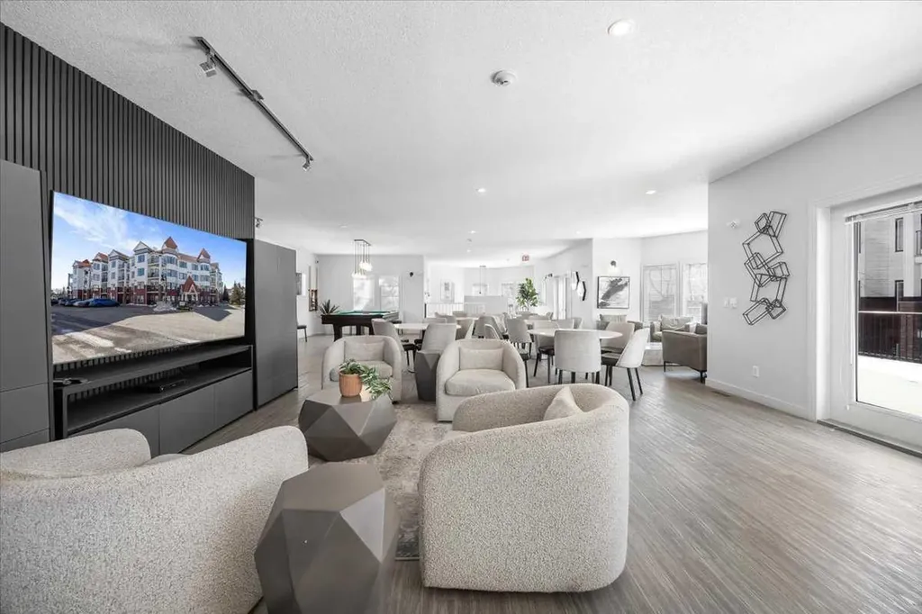 30 Royal Oak Plaza NW Calgary AB T3G 0C1