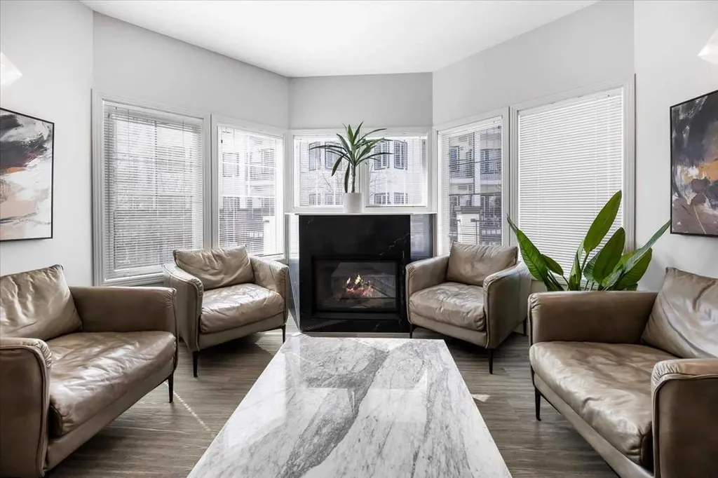 30 Royal Oak Plaza NW Calgary AB T3G 0C1