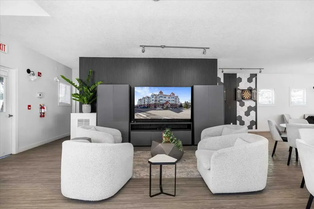 30 Royal Oak Plaza NW Calgary AB T3G 0C1
