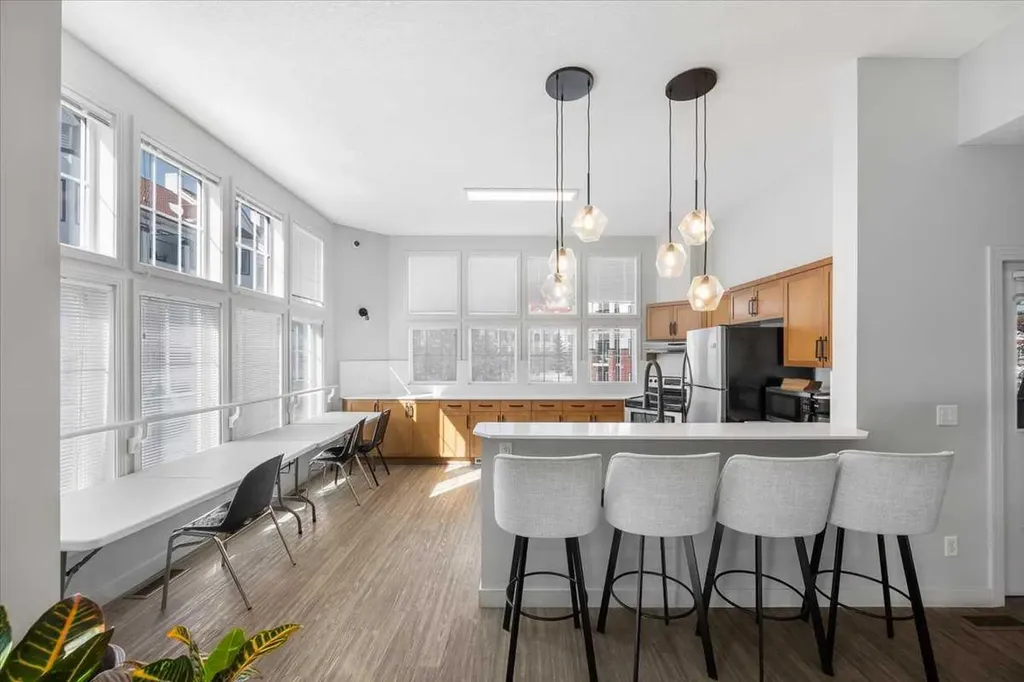 30 Royal Oak Plaza NW Calgary AB T3G 0C1
