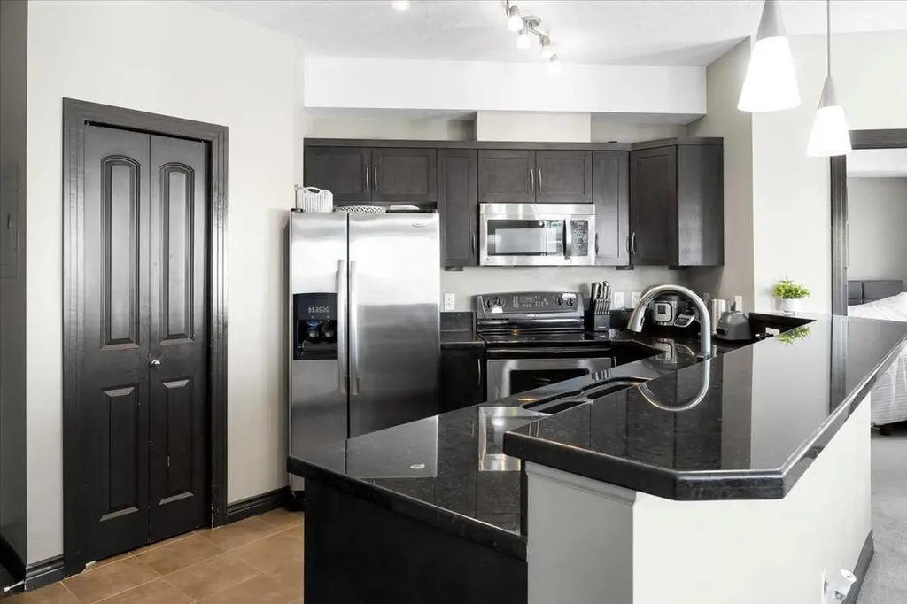 30 Royal Oak Plaza NW Calgary AB T3G 0C1