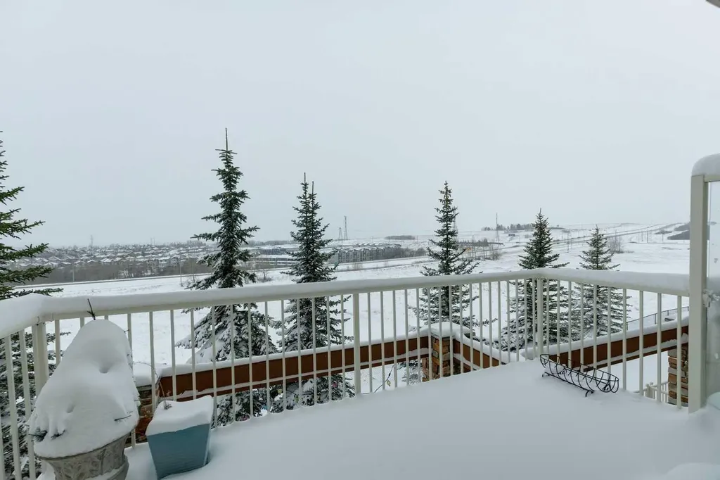 133 Rockyledge View NW Calgary AB T3G 5X2