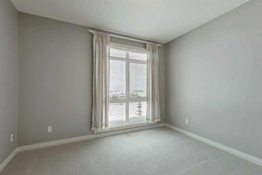 133 Rockyledge View NW Calgary AB T3G 5X2