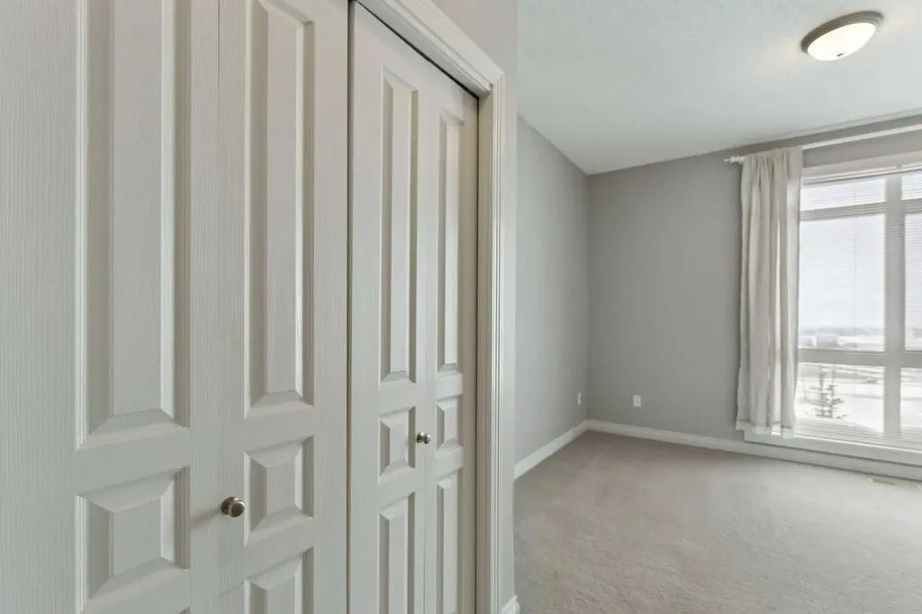 133 Rockyledge View NW Calgary AB T3G 5X2