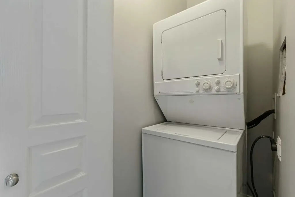 133 Rockyledge View NW Calgary AB T3G 5X2