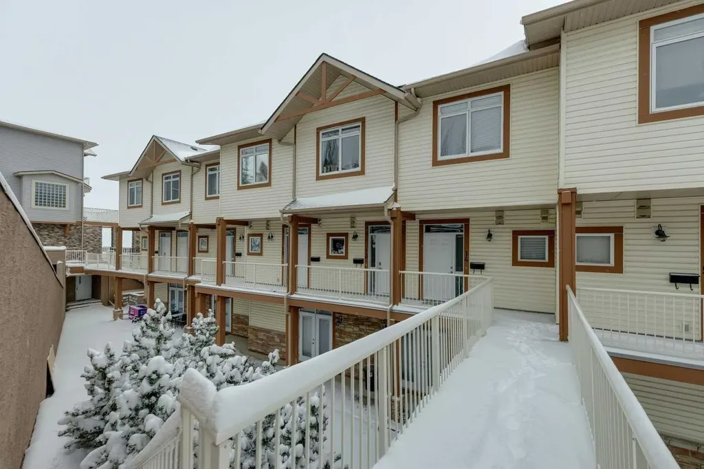 133 Rockyledge View NW Calgary AB T3G 5X2