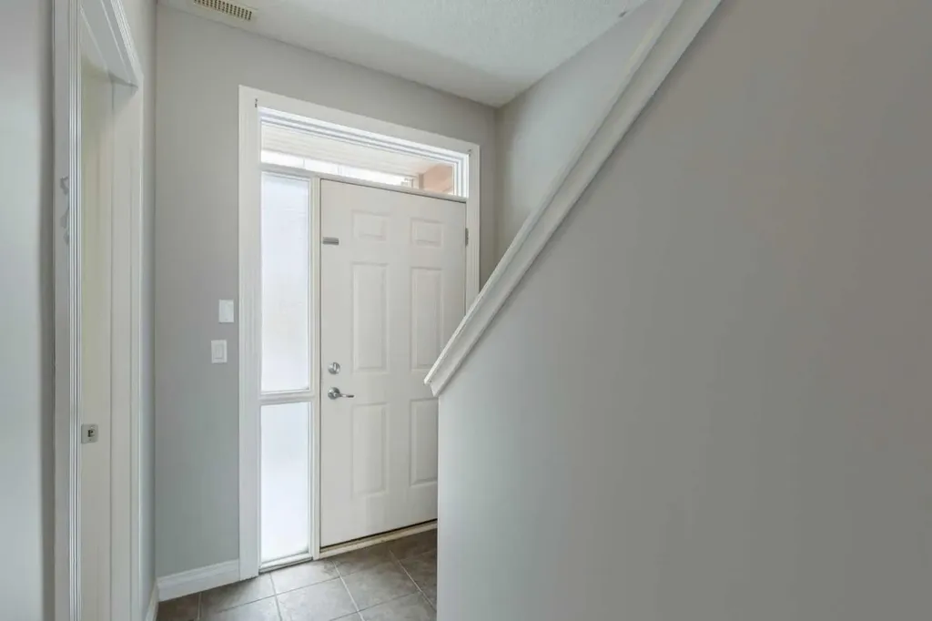 133 Rockyledge View NW Calgary AB T3G 5X2