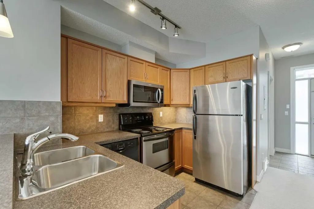 133 Rockyledge View NW Calgary AB T3G 5X2