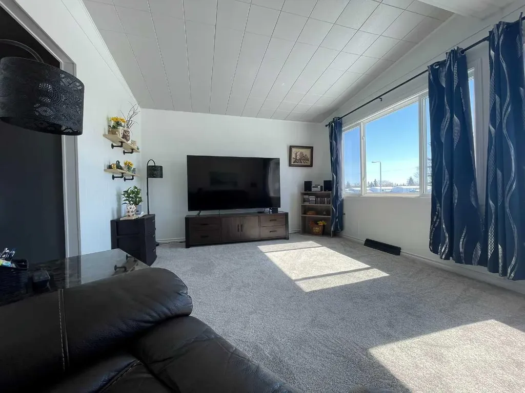 5308 57 Street Lloydminster AB T9V 2A3