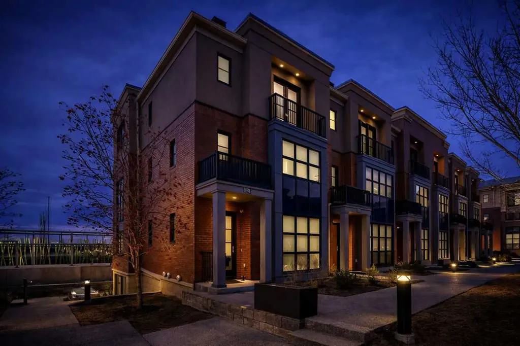701 Aspen Meadows Hill SW Calgary AB T3H 0G4