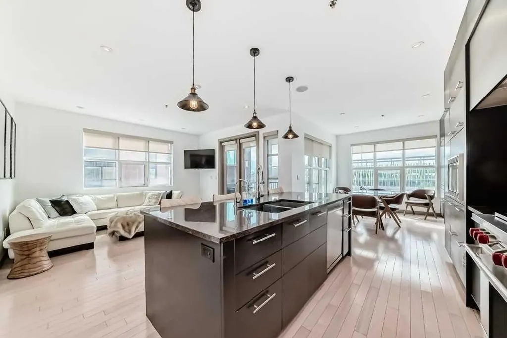 701 Aspen Meadows Hill SW Calgary AB T3H 0G4