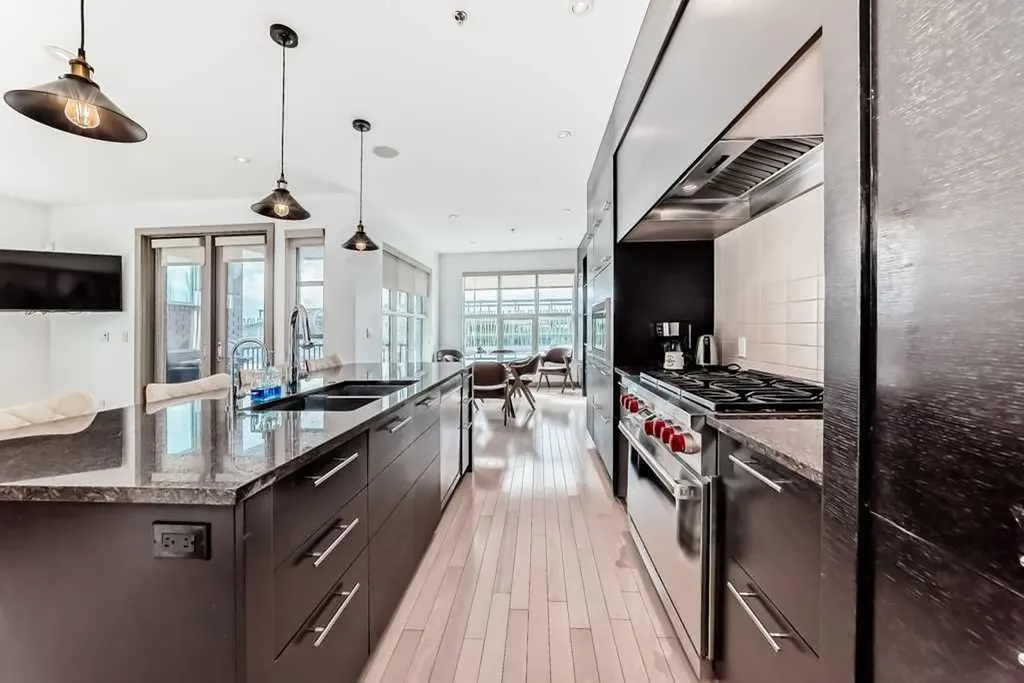 701 Aspen Meadows Hill SW Calgary AB T3H 0G4