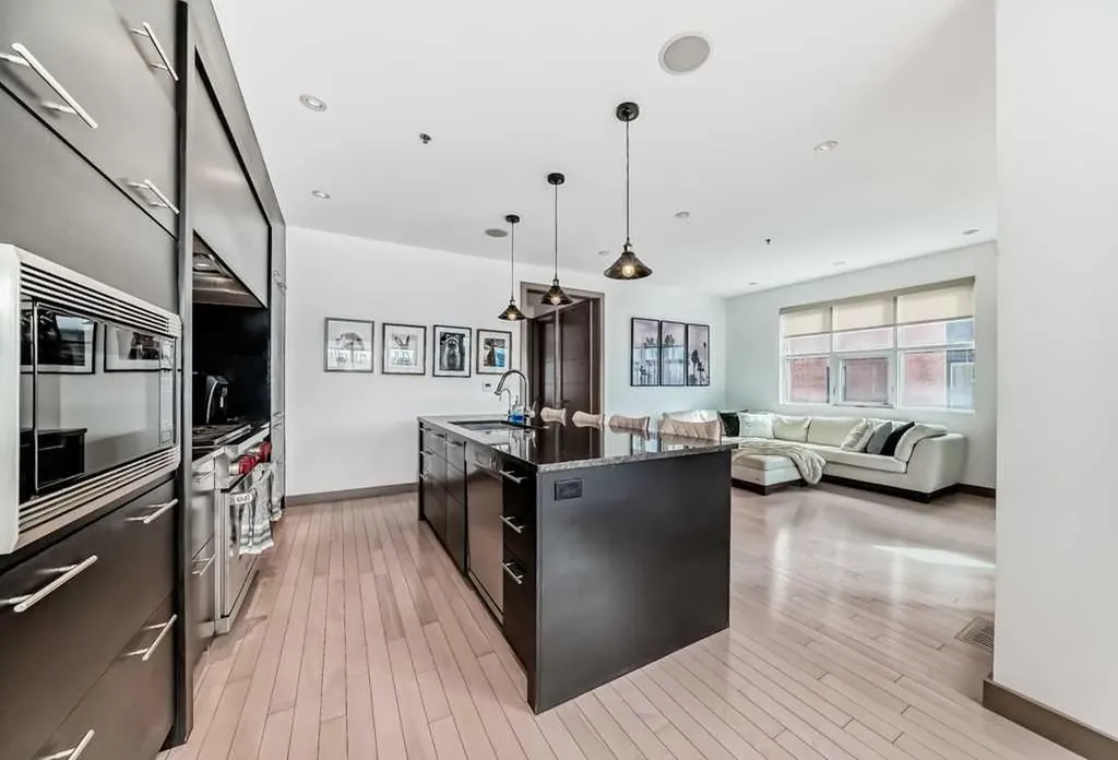 701 Aspen Meadows Hill SW Calgary AB T3H 0G4