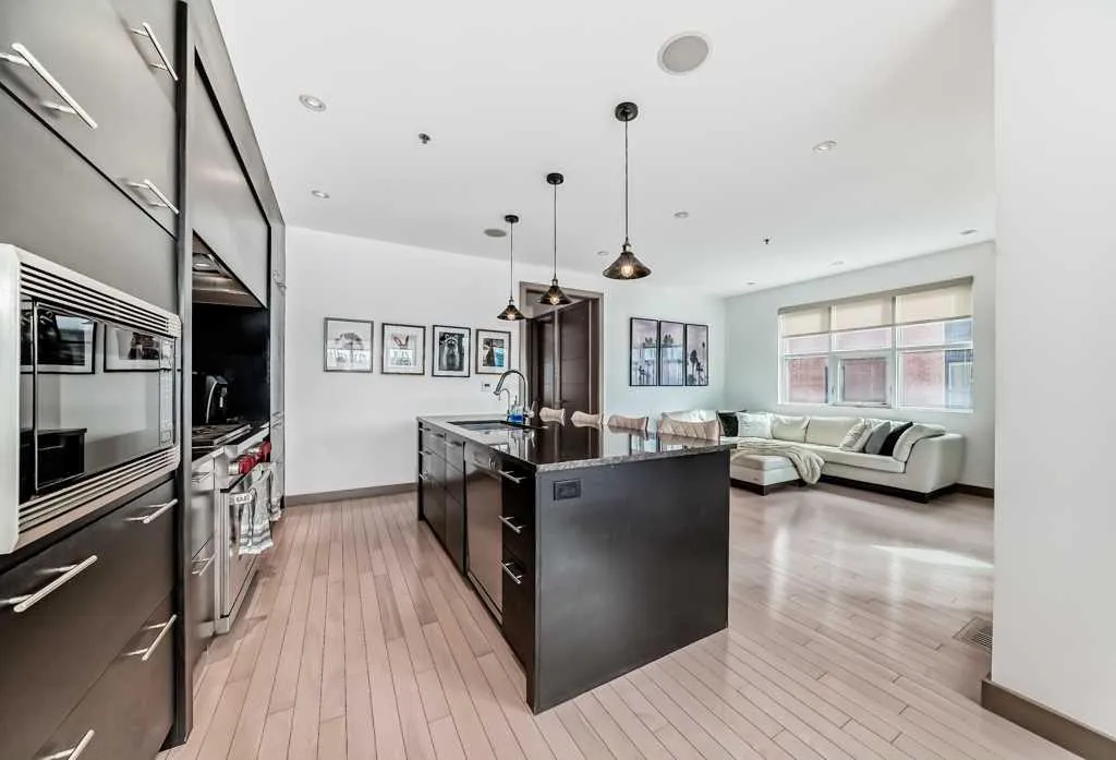 701 Aspen Meadows Hill SW Calgary AB T3H 0G4