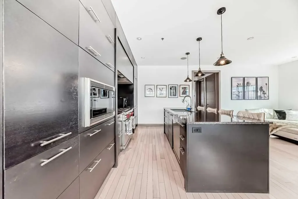 701 Aspen Meadows Hill SW Calgary AB T3H 0G4
