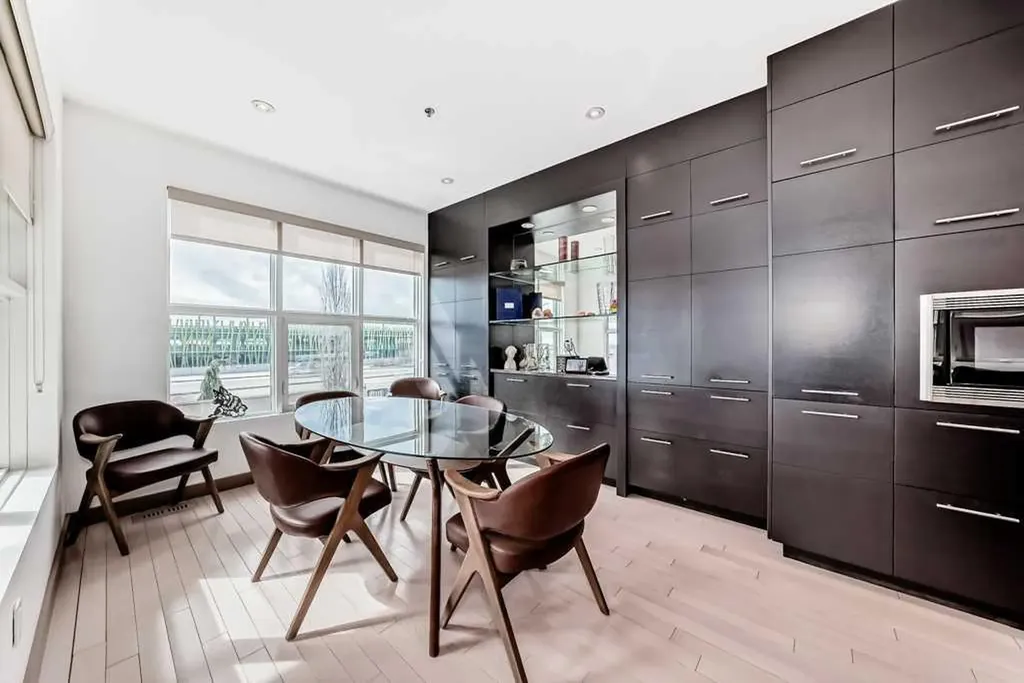 701 Aspen Meadows Hill SW Calgary AB T3H 0G4