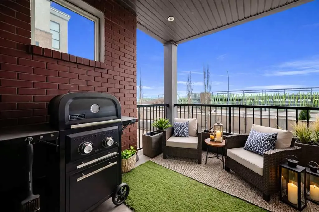 701 Aspen Meadows Hill SW Calgary AB T3H 0G4