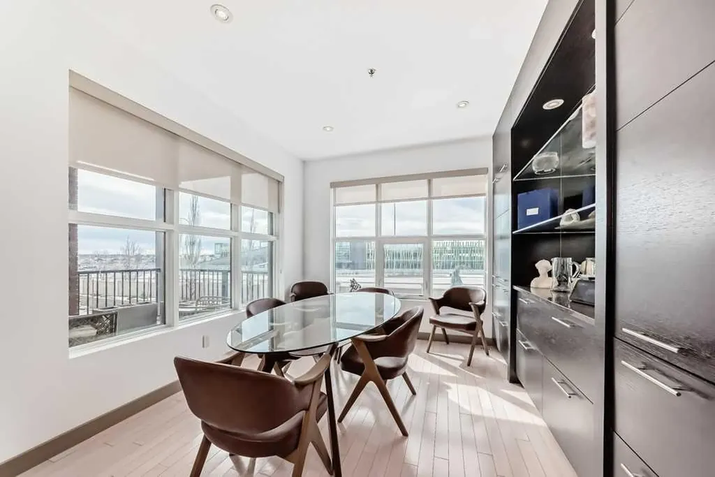 701 Aspen Meadows Hill SW Calgary AB T3H 0G4