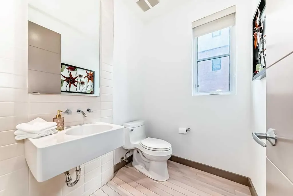 701 Aspen Meadows Hill SW Calgary AB T3H 0G4